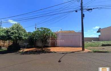 Imagem: A casa possui 3 Dormitórios, 3 Banheiros, 4 Vagas na garagem