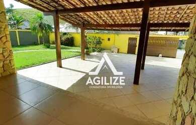 Imagem: A casa possui 3 Dormitórios, 3 Banheiros, 4 Vagas na garagem