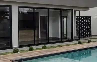 Imagem: A casa em condomínio possui 4 Dormitórios, 5 Banheiros, 5