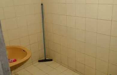 Imagem: A casa possui 2 Dormitórios, 1 Banheiro, 2 Vagas na garagem