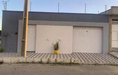 Imagem: A casa à venda possui 3 Dormitórios, 2 Banheiros, 2 Vagas