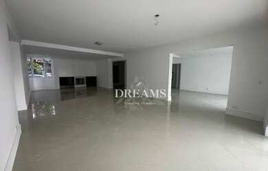 Imagem: A casa em condomínio possui 3 Dormitórios, 3 Banheiros, 5