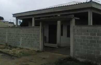 Imagem: A casa possui 2 Dormitórios, 2 Banheiros, 3 Vagas na garagem