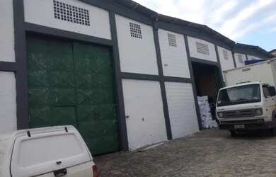 Imagem: O depósito possui 2 Vagas na garagem, 180m² de Área e está