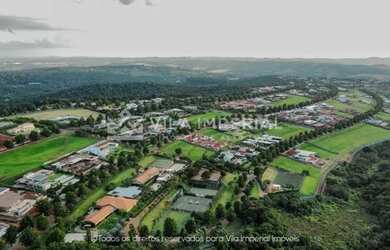 Imagem: A casa em condomínio possui 5 Dormitórios, 5 Banheiros, 1200m²