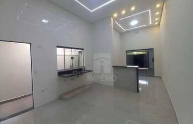 Imagem: A casa possui 3 Dormitórios, 1 Banheiro, 2 Vagas na garagem