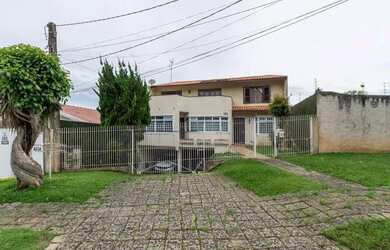 Imagem: A casa possui 4 Dormitórios, 5 Banheiros, 5 Vagas na garagem