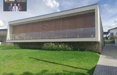 Imagem: A casa em condomínio possui 4 Dormitórios, 5 Banheiros, 4