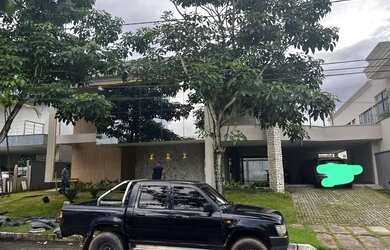 Imagem: A casa possui 4 Dormitórios, 5 Banheiros, 4 Vagas na garagem