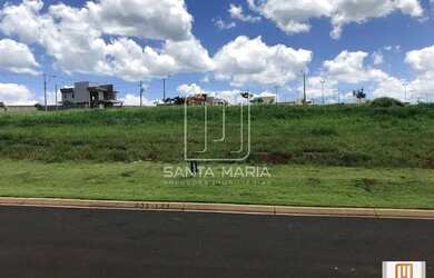 Imagem: A casa em condomínio possui 3 Dormitórios, 2 Banheiros, 4