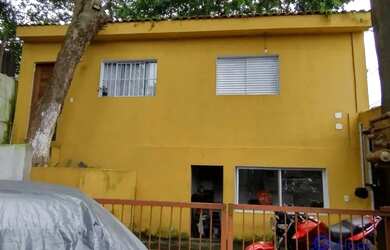 Imagem: A casa possui 2 Dormitórios, 2 Banheiros, 1 Vaga na garagem