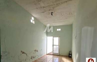 Imagem: A casa possui 4 Dormitórios, 2 Banheiros, 1 Vaga na garagem