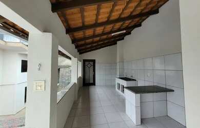 Imagem: A casa possui 5 Dormitórios, 4 Banheiros, 3 Vagas na garagem