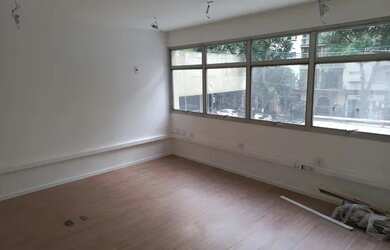 Imagem: O depósito possui 1 Vaga na garagem, 43m² de Área e está