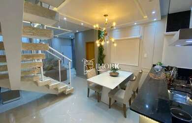 Imagem: A casa possui 3 Dormitórios, 3 Banheiros, 2 Vagas na garagem