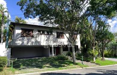 Imagem: A casa possui 5 Dormitórios, 5 Banheiros, 4 Vagas na garagem