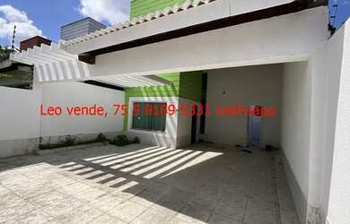 Imagem: A casa possui 3 Dormitórios, 2 Banheiros, 2 Vagas na garagem