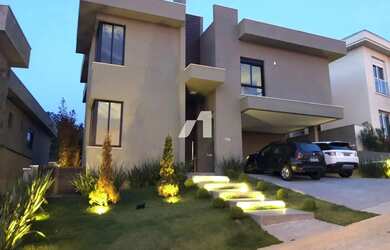 Imagem: A casa em condomínio possui 4 Dormitórios, 5 Banheiros, 4