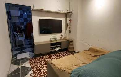 Imagem: A casa possui 2 Dormitórios, 2 Banheiros e 1 Vaga na garagem