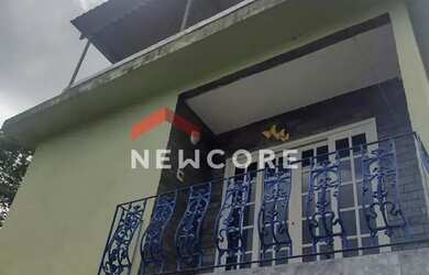 Imagem: A casa possui 4 Dormitórios, 3 Banheiros, 2 Vagas na garagem