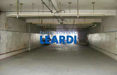 Imagem: O depósito possui 5 Vagas na garagem, 3.590m² de Área e