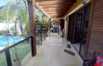 Imagem: A casa possui 3 Dormitórios, 4 Banheiros, 2 Vagas na garagem