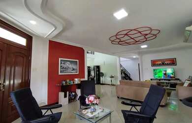 Imagem: A casa em condomínio possui 4 Dormitórios, 4 Banheiros, 4