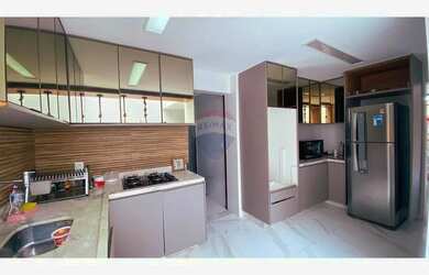 Imagem: A casa possui 3 Dormitórios, 3 Banheiros, 2 Vagas na garagem