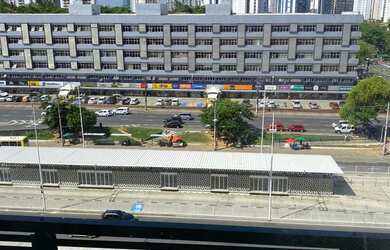 Imagem 12: Sala de 32m², banheiro privativo, garagem, Av. ACM!!