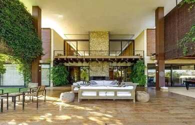 Imagem 14: Sobrado à venda e para locação com 5 suítes no Fazenda da Grama em...