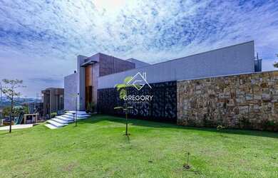 Imagem: A casa possui 4 Dormitórios, 5 Banheiros, 5 Vagas na garagem