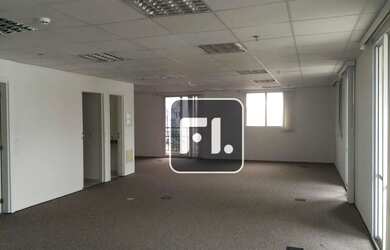 Imagem: O depósito possui 4 Vagas na garagem, 215m² de Área e Imóvel