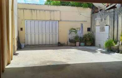 Imagem: A casa possui 2 Dormitórios, 1 Banheiro, 2 Vagas na garagem