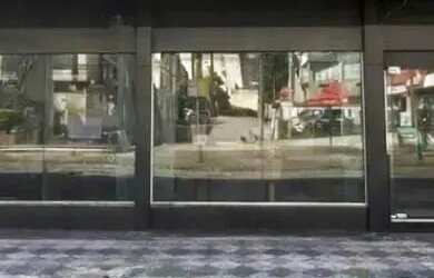 Imagem: O depósito possui 2 Vagas na garagem, 305m² de Área e está