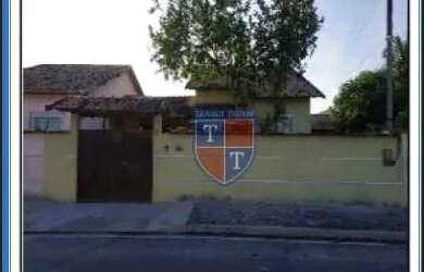 Imagem: A casa possui 3 Dormitórios, 1 Banheiro, 1 Vaga na garagem