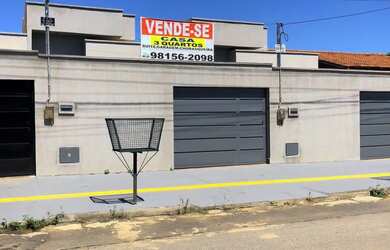 Imagem: A casa à venda possui 3 Dormitórios, 2 Banheiros, 2 Vagas