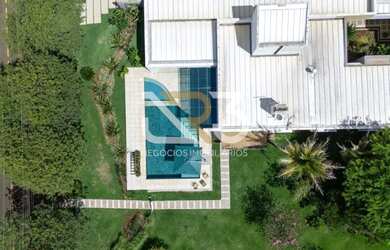 Imagem: A casa em condomínio possui 4 Dormitórios, 5 Banheiros, 4