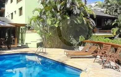 Imagem: A casa em condomínio possui 4 Dormitórios, 5 Banheiros, 5