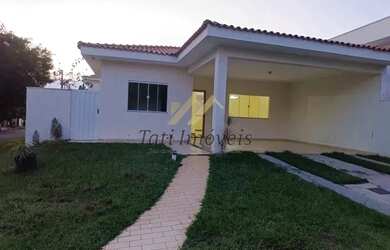Imagem: A casa em condomínio possui 3 Dormitórios, 1 Banheiro, 2 Vagas