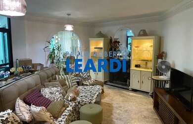 Imagem: O apartamento possui 3 Dormitórios, 5 Banheiros, 4 Vagas na