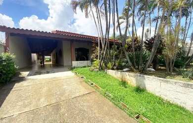 Imagem: O depósito possui 4 Vagas na garagem, 362m² de Área e está