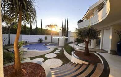 Imagem: A casa possui 3 Dormitórios, 5 Banheiros, 4 Vagas na garagem