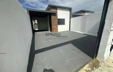 Imagem: A casa possui 3 Dormitórios, 2 Banheiros, 3 Vagas na garagem