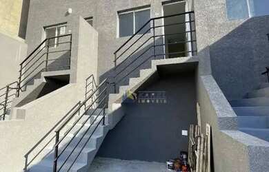 Imagem: A casa possui 2 Dormitórios, 1 Banheiro, 2 Vagas na garagem