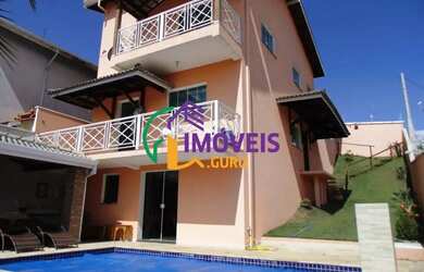 Imagem: A casa possui 4 Dormitórios, 3 Banheiros, 3 Vagas na garagem