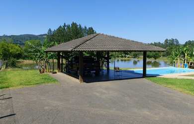 Imagem 8: Sítio dos Sonhos. Piscina, Churrasqueira, VarandaeÁrea de serviço