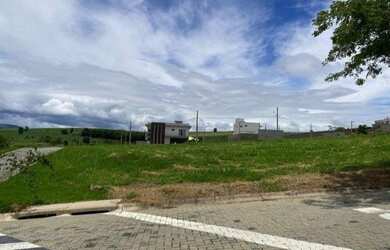 Imagem: O terreno possui 588m² de Área e está localizado em Piedade