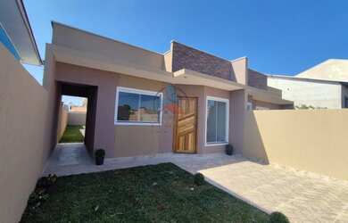 Imagem: A casa possui 3 Dormitórios, 1 Banheiro, 1 Vaga na garagem