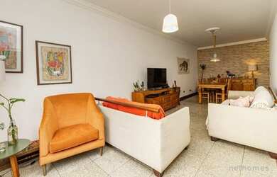 Imagem: A casa possui 5 Dormitórios, 3 Banheiros, 5 Vagas na garagem