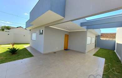 Imagem: A casa possui 2 Dormitórios, 2 Banheiros, 88m² de Área e